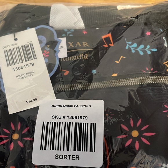 Disney Loungefly 4Coco Music Passport bag with adjustable strap. NWT - Picture 2 of 4